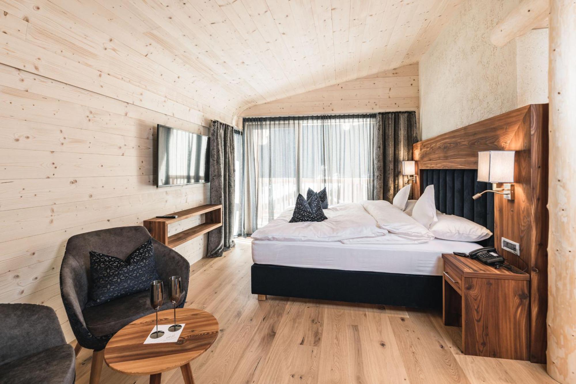 Hotel Portillo Dolomites 1966' เซลวาดีวัลการ์เดนา ห้อง รูปภาพ